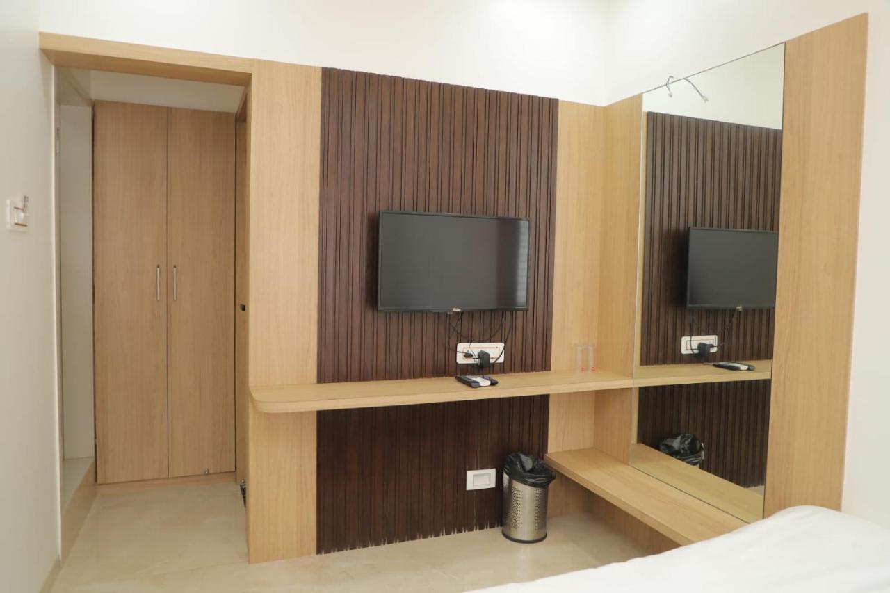 אחמדנגר Hotel Dwarka Palace מראה חיצוני תמונה