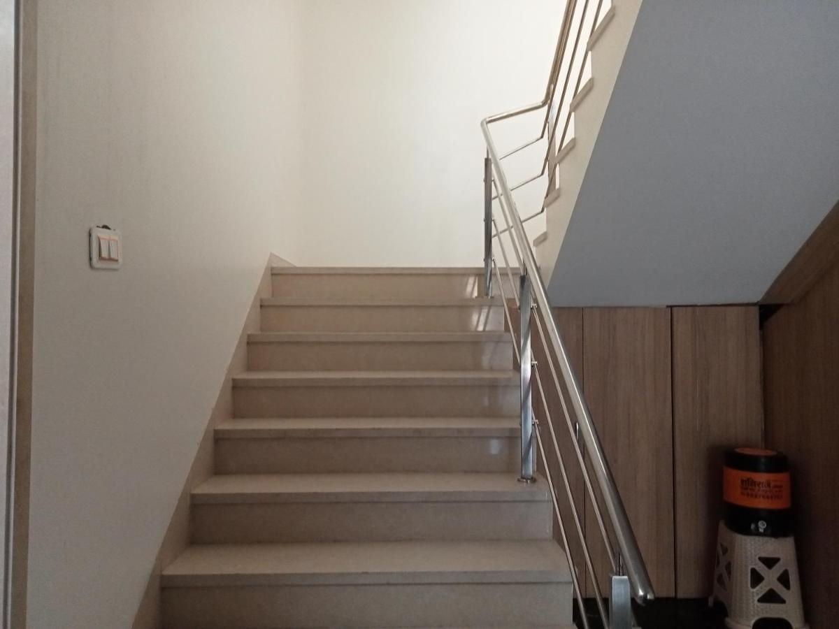 אחמדנגר Hotel Dwarka Palace מראה חיצוני תמונה