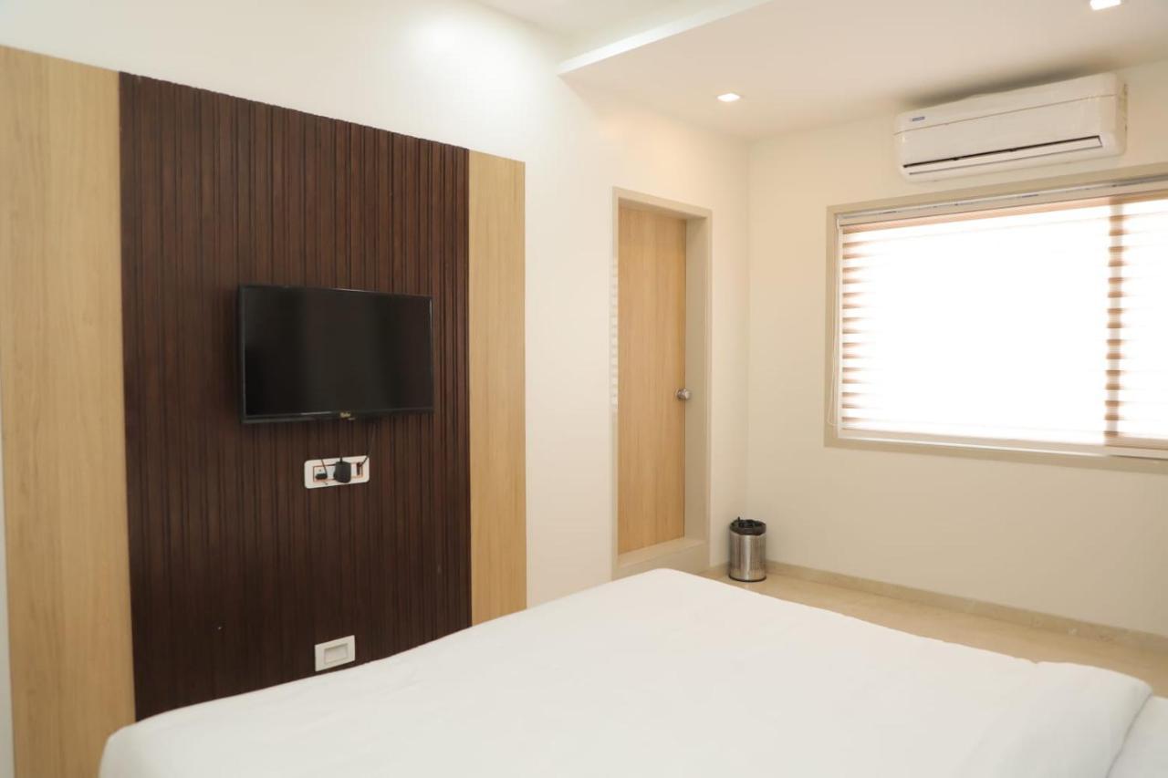 אחמדנגר Hotel Dwarka Palace מראה חיצוני תמונה